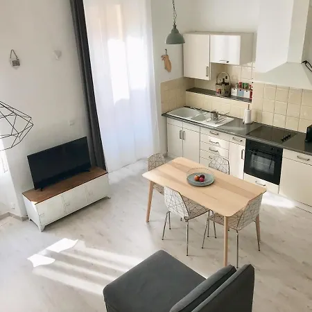Great Historic Neighborhood Location!! Apartman Cannes