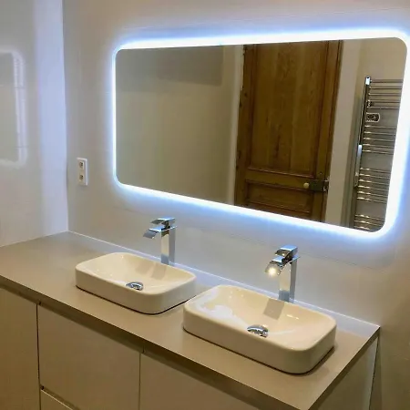 Great Historic Neighborhood Location!! Apartman Cannes